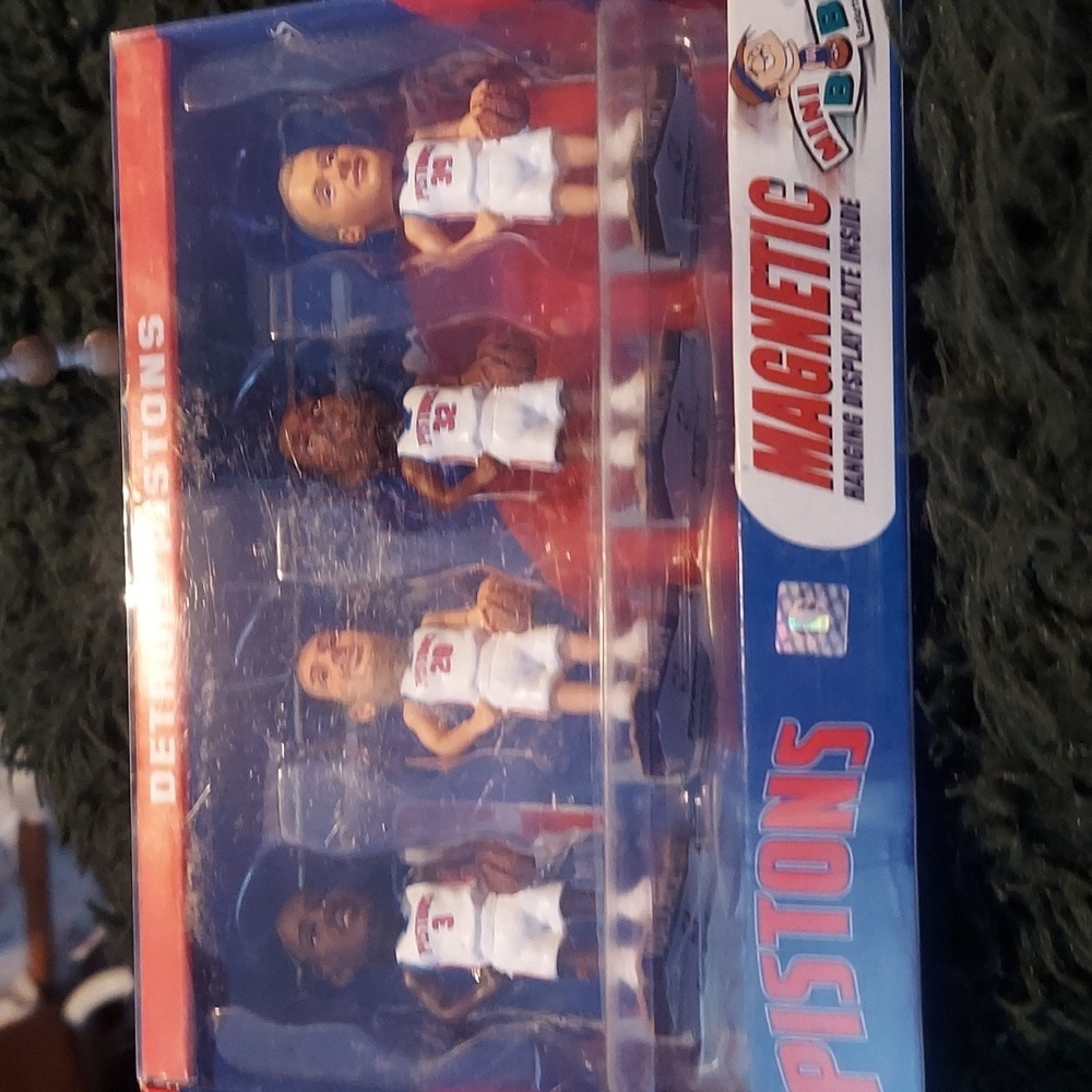 Vintage nba swag! Mini detroit pistons bobble head set.